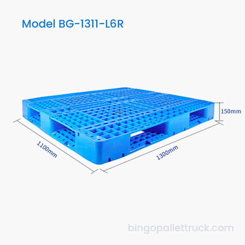 Slagfast 1300x1100 mm plastikpalle bygget til rå lagerhåndtering